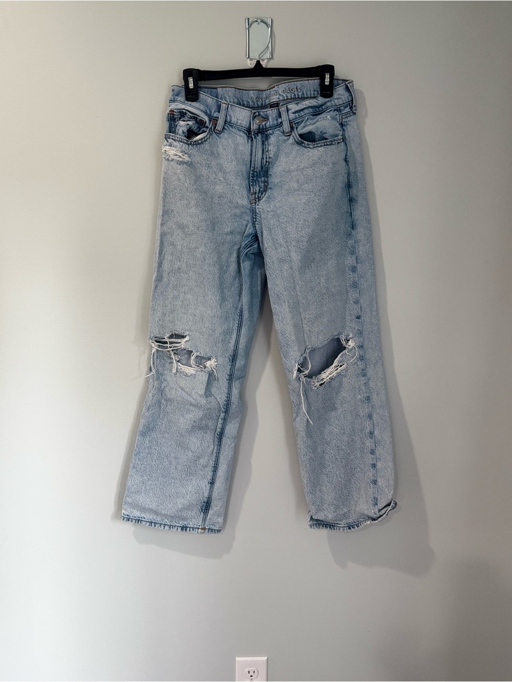 American Eagle Strigid Jeans Women’s Size 8 Mid Rise Distressed Straight Leg